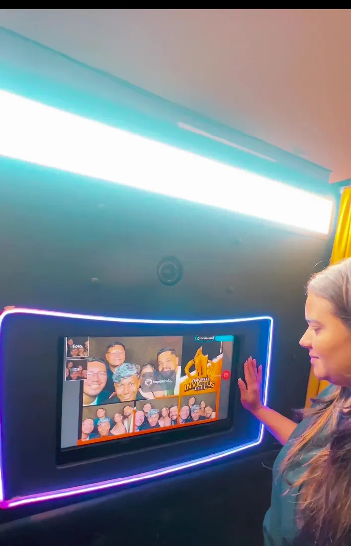 Tela da cabine com moldura de LED