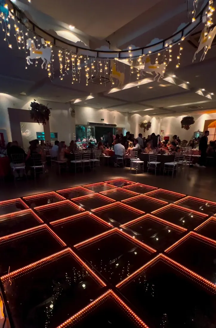 Pista de LED em vermelho sólido