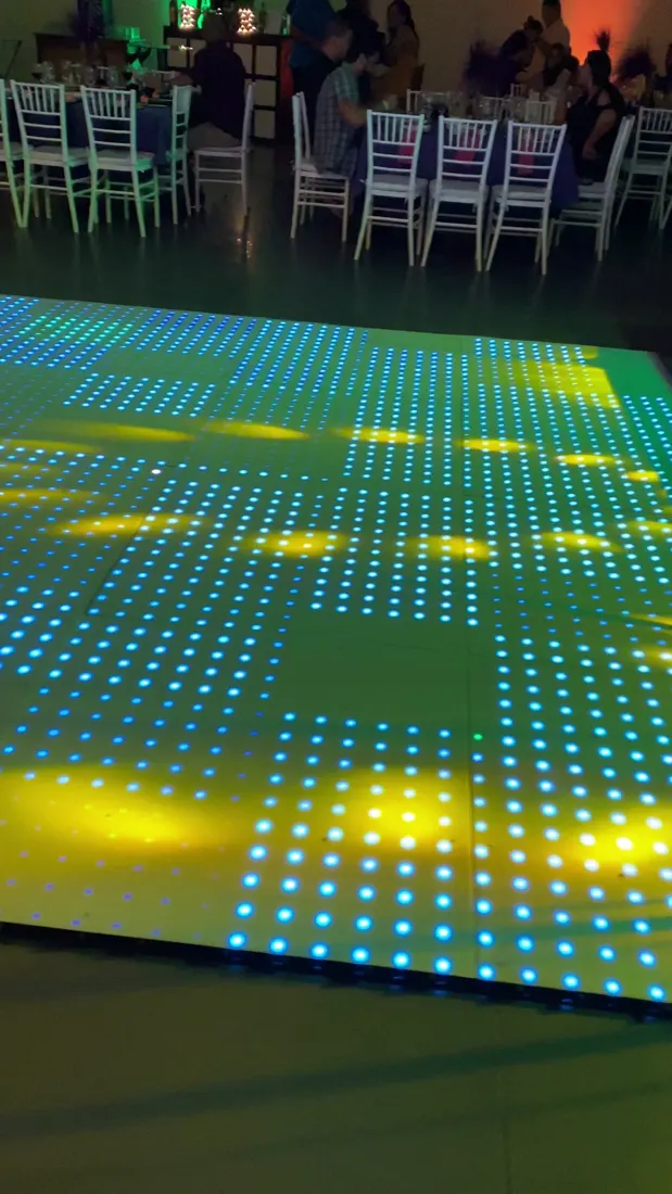 Efeitos digitais coloridos na pista