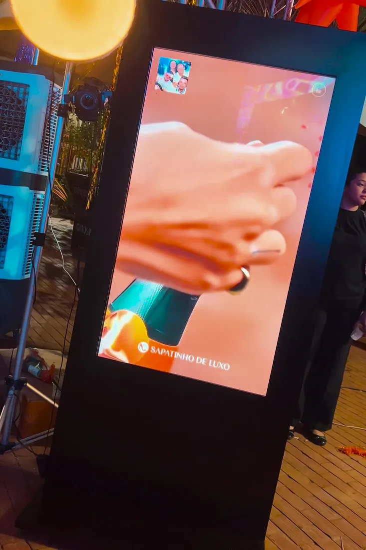 Totem Interativo Digital completo em evento