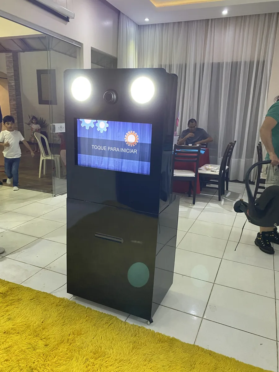 Totem Fotográfico com tela touch e iluminação